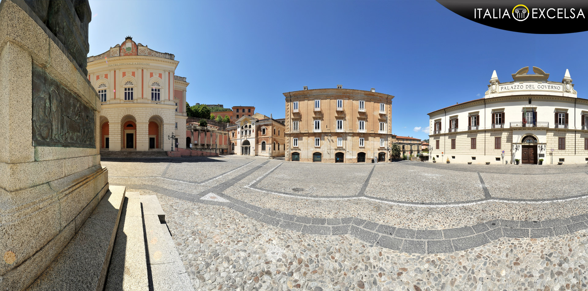 Cosenza - Piazza XV Marzo - Il Teatro A. Rendano di Cosenza e la Biblioteca Civica