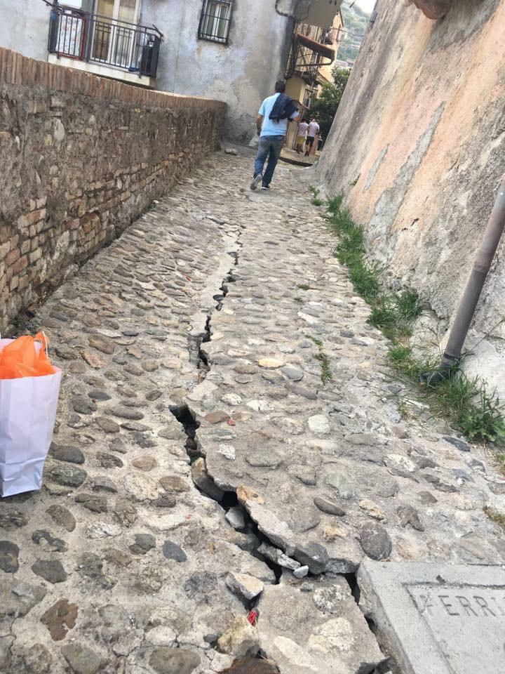 Contrada Sant'Agostino - Cosenza. Il muro prima del crollo