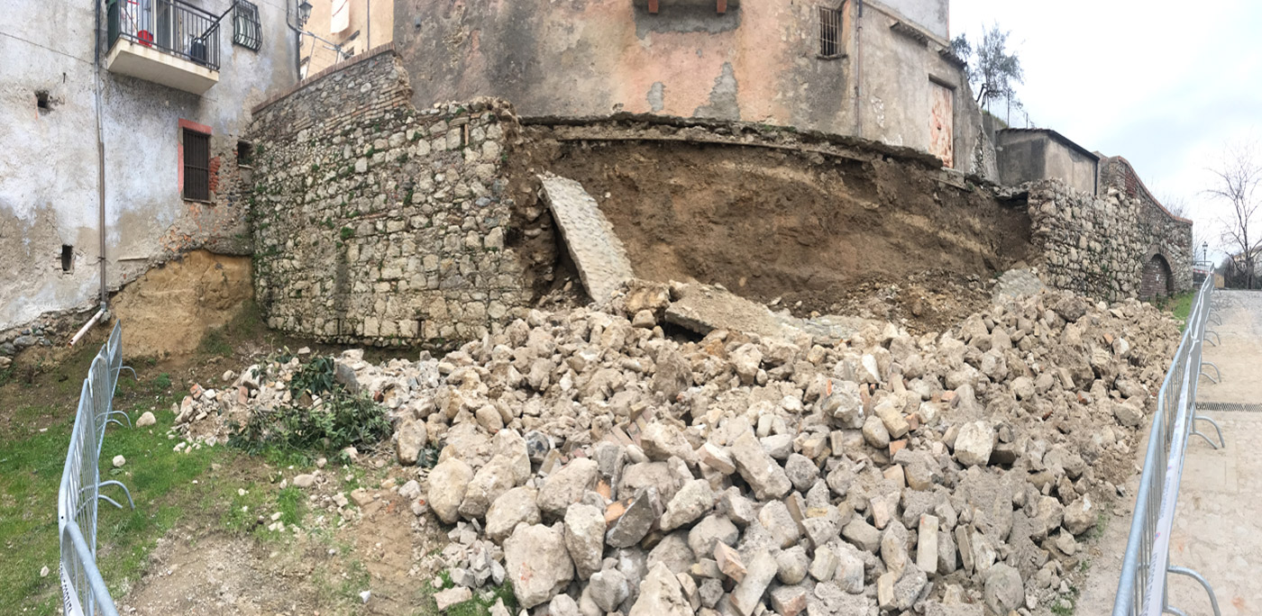 Cosenza - Contrada Sant'Agostino Rione Massa-Crollo del muro 