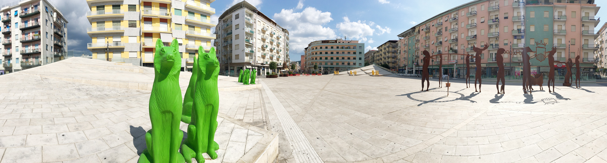 Piazza Bilotti di Cosenza-la Grande piazza di cemento