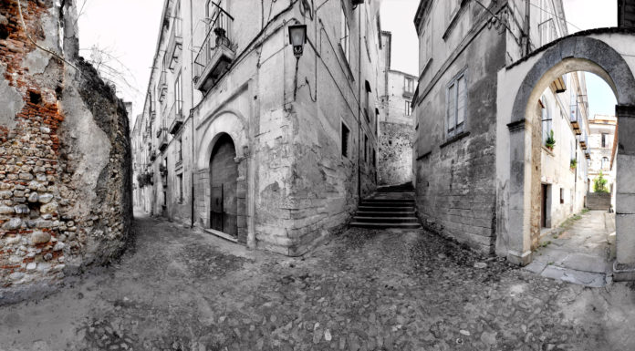 Città storiche: cosa non fare! A cura di Gianluca Nava Cosenza-centro storico-movimento noi-gianluca nava-patrimonio culturale