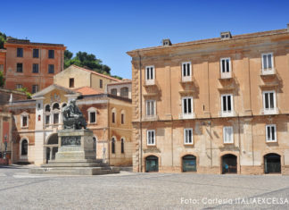 Chiude Biblioteca Civica a Cosenza. “NOI”: Pierfranco Bruni ha ragione biblioteca civica, cosenza, pierfranco bruni, movimento noi