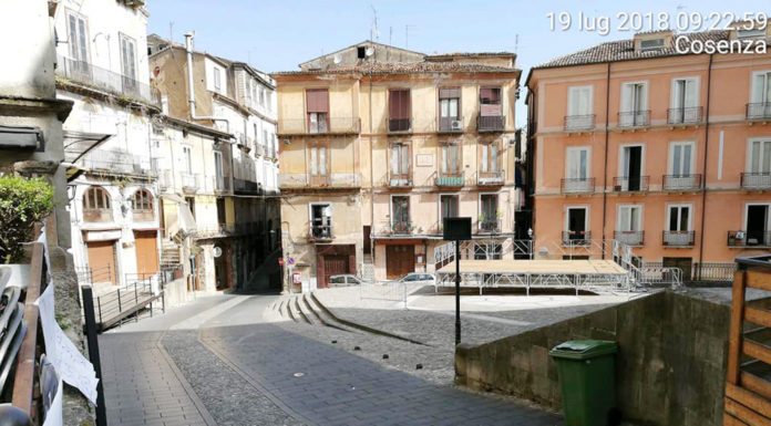 Centro Storico Cosenza, Movimento NOI: Jole Santelli si dimetta piazza duomo, cosenza, mario occhiuto, centro storico