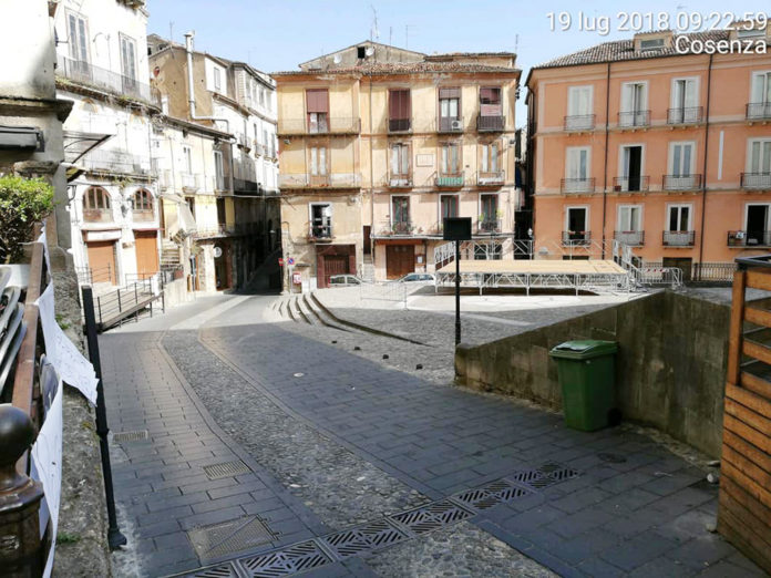 piazza duomo, cosenza, mario occhiuto, centro storico