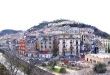 Movimento NOI: chi ha scritto i primi 6 Bandi di Gara del Comune di Cosenza per gli interventi del CIS Centro Storico? La Città Storica di Cosenza - a destra la semi demolizione dell'ex Jolly Hotel