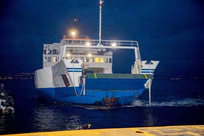 Coronavirus, il sindaco di Messina De Luca blocca il porto.