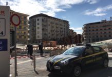 Cosenza, Piazza Bilotti: Guardia di Finanza e Polizia Municipale in azione per sequestro preventivo. piazza bilotti cosenza
