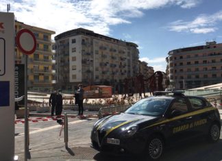 Cosenza, Piazza Bilotti: Guardia di Finanza e Polizia Municipale in azione per sequestro preventivo. piazza bilotti cosenza