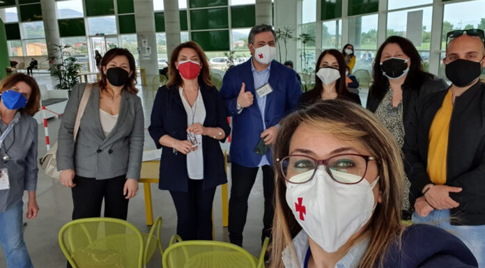 Dall’Alto Volontariato emerge la migliore espressione della società civile. L’esempio nel Centro vaccinale del parco acquatico di Rende