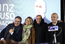 Ballottaggio a Cosenza: bagno di folla per Franz Caruso Sindaco. Ora tutti a votare Da sx: Fabio Gallo, Bianca Rende, Franz Caruso, Francesco De Cicco