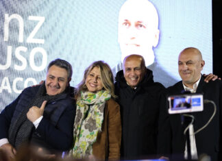 Ballottaggio a Cosenza: bagno di folla per Franz Caruso Sindaco. Ora tutti a votare Da sx: Fabio Gallo, Bianca Rende, Franz Caruso, Francesco De Cicco