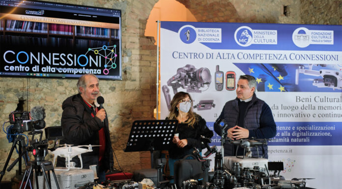 Cultura e Beni Culturali, successo per il Centro di Alta Competenza CONNESSIONI di Cosenza Centro di Alta Competenza CONNESSIONI – Da sx Massimo De Buono, Eleonora Cafiero, Fabio Gallo – Foto Vincenzo Zicaro
