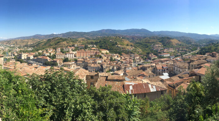 Al Centro di Alta Competenza CONNESSIONI i consiglieri Alimena e D’Antonio incontrano il futuro Panoramica della Città Storica di Cosenza