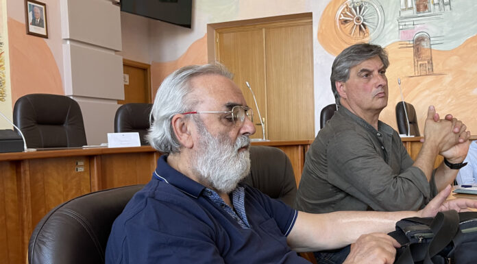 Eduardo Tarsia in Commissione Cultura. Fabio Gallo: nell’Atene della Calabria i teatri non chiudono, aprono. Da sx: il Regista Eduardo Tarsia con Domenico Frammartino Presidente della Commissione Cultura del Comune di Cosenza