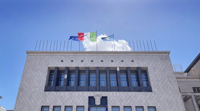 Cosenza abbandonata e piena di buche. La più grande è la mancanza di civismo in politica. Situazione grave.
