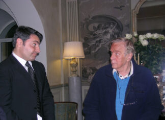 Nanismo politico del Comune di Cosenza perde i fondi del Teatro di tradizione. Niente “grande stagione lirica” di un tempo. Ecco perché. Fabio Gallo con Franco Zeffirelli in una pausa di lavoro