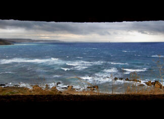Migranti: a Crotone muoiono due volte. Da approdo di civiltà ad ultima spiaggia. La Meloni? Non c’entra