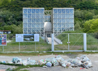 Cosenza, il Planetario “dalle stelle alle stalle” simbolo della crisi umana e politica del Sud Il Planetario di Cosenza abbandonato dopo l'inaugurazione