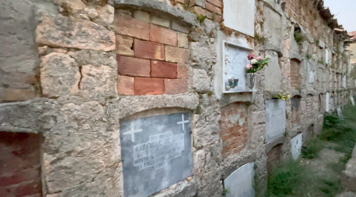 Cerisano, Roberto Perri: NOI chiede dignità per tutti i Defunti. Ripristinare subito la parte antica. Bare a vista. cimitero di Cerisano